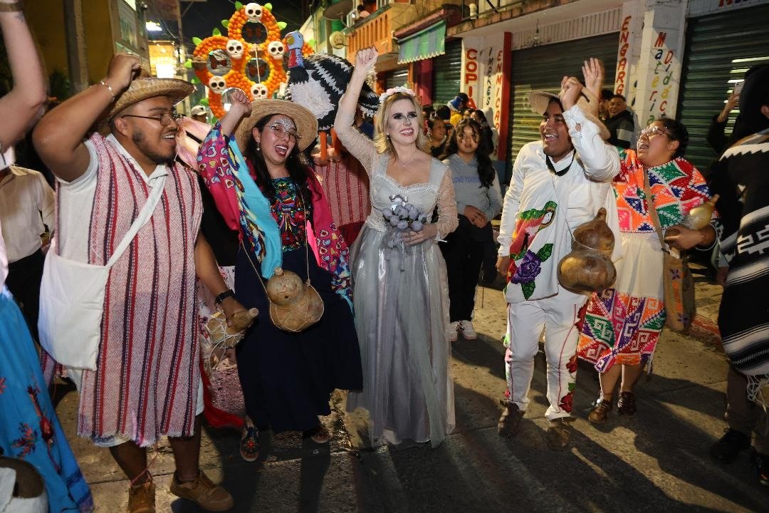 CELEBRA HUIXQUILUCAN CON GRAN ÉXITO CARRERA Y DESFILE DE CATRINAS 2025