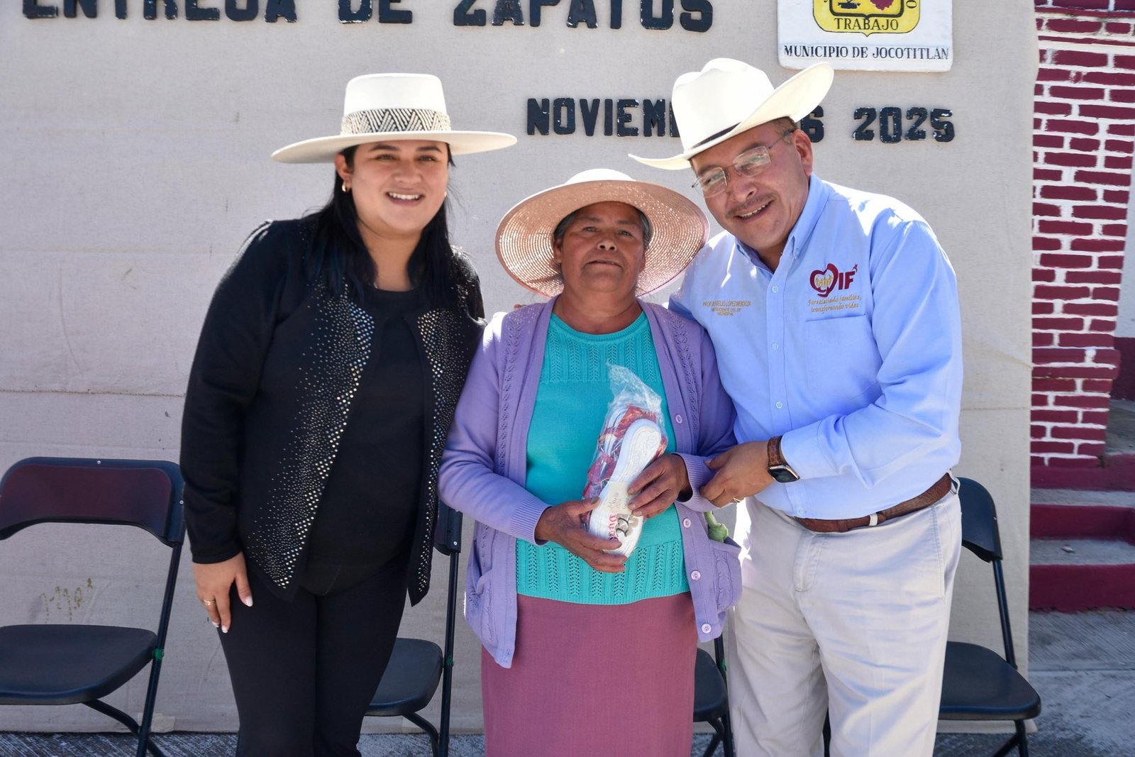 Inicia entrega de zapatos en Jocotitlán