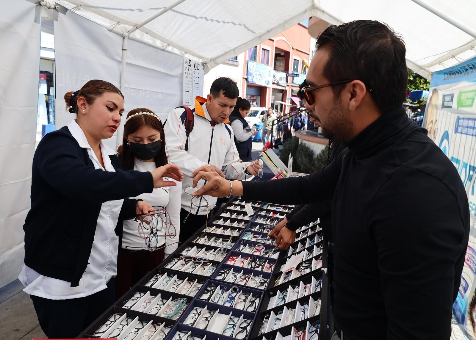 INVITA HUIXQUILUCAN A REALIZARSE EXÁMENES DE LA VISTA GRATUITOS