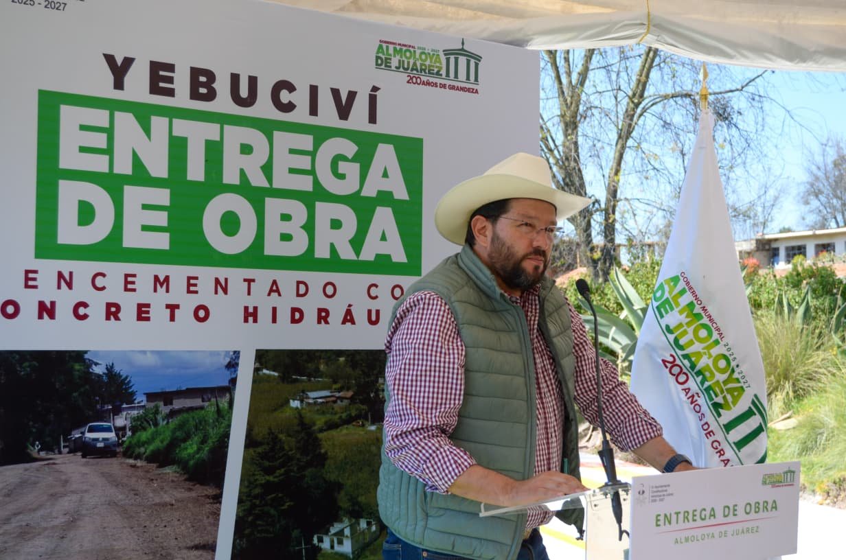 Acerca Adolfo Solis a las comunidades rurales de Almoloya de Juárez con la entrega de dos nuevos caminos