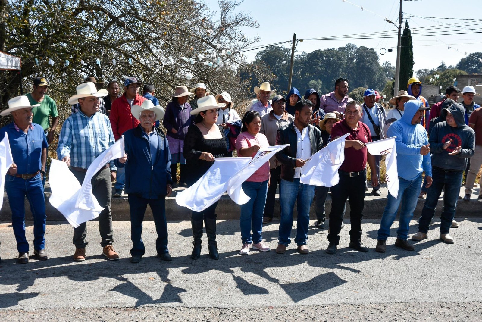 Aylin López rehabilita carreteras de Jocotitlán