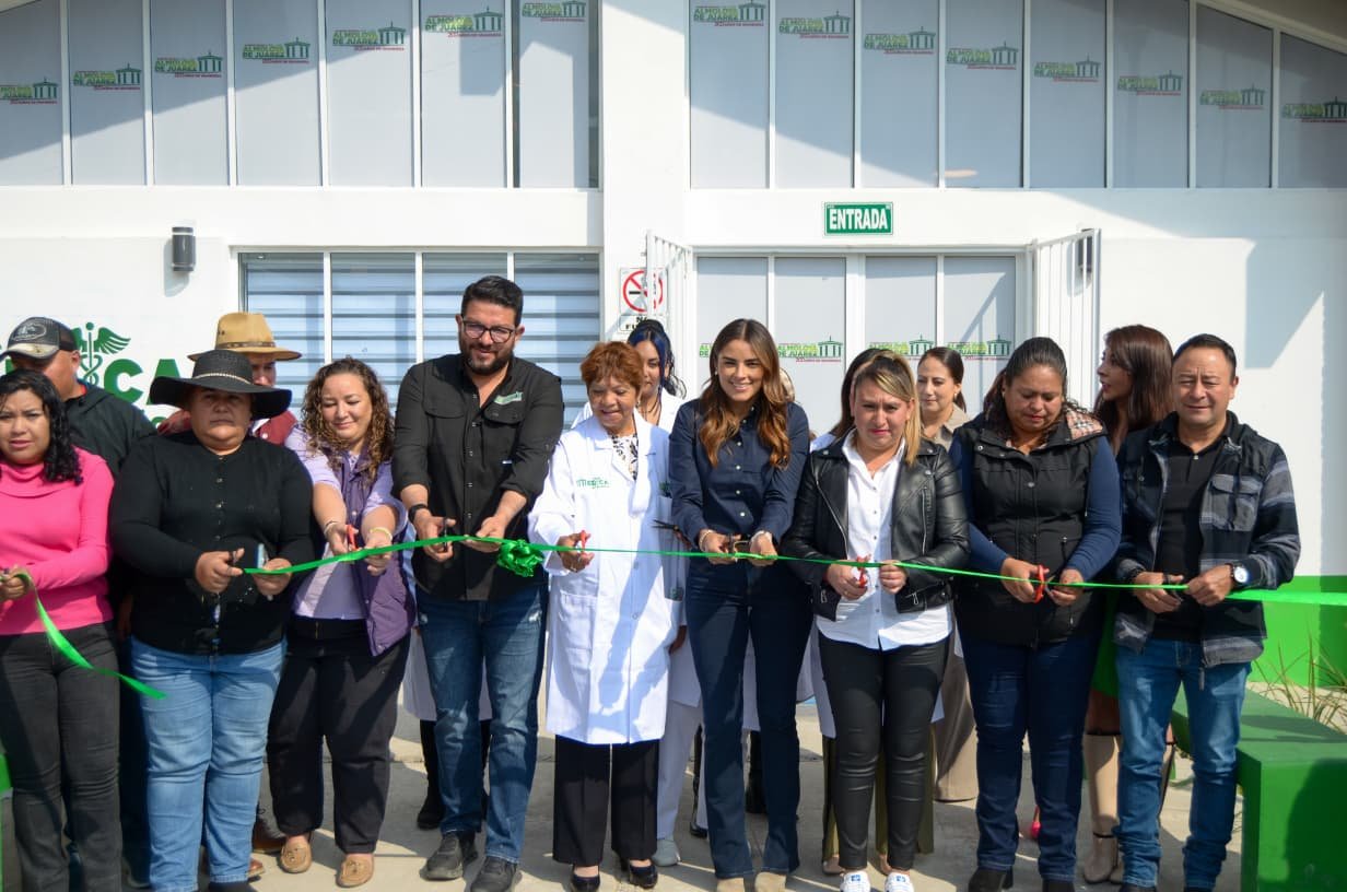 Inaugura Adolfo Solis primera Médica 200 años en Almoloya de Juárez, brindará servicios de salud y medicamentos gratuitos
