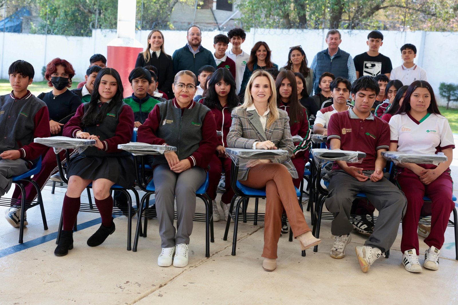 REHABILITA HUIXQUILUCAN CONALEP CON PUPITRES Y LUMINARIAS CON “ACCIÓN POR LA EDUCACIÓN”