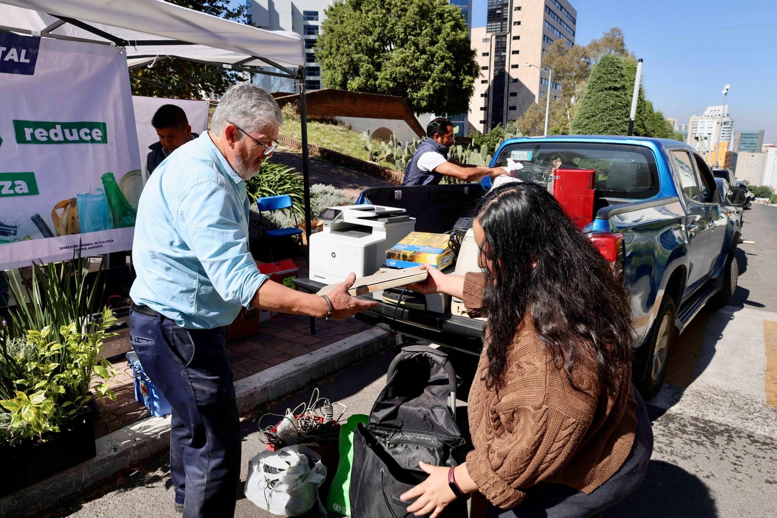 REÚNE HUIXQUILUCAN OCHO TONELADAS DE RESIDUOS ELECTRÓNICOS Y PLÁSTICOS PARA CUIDAR EL MEDIO AMBIENTE