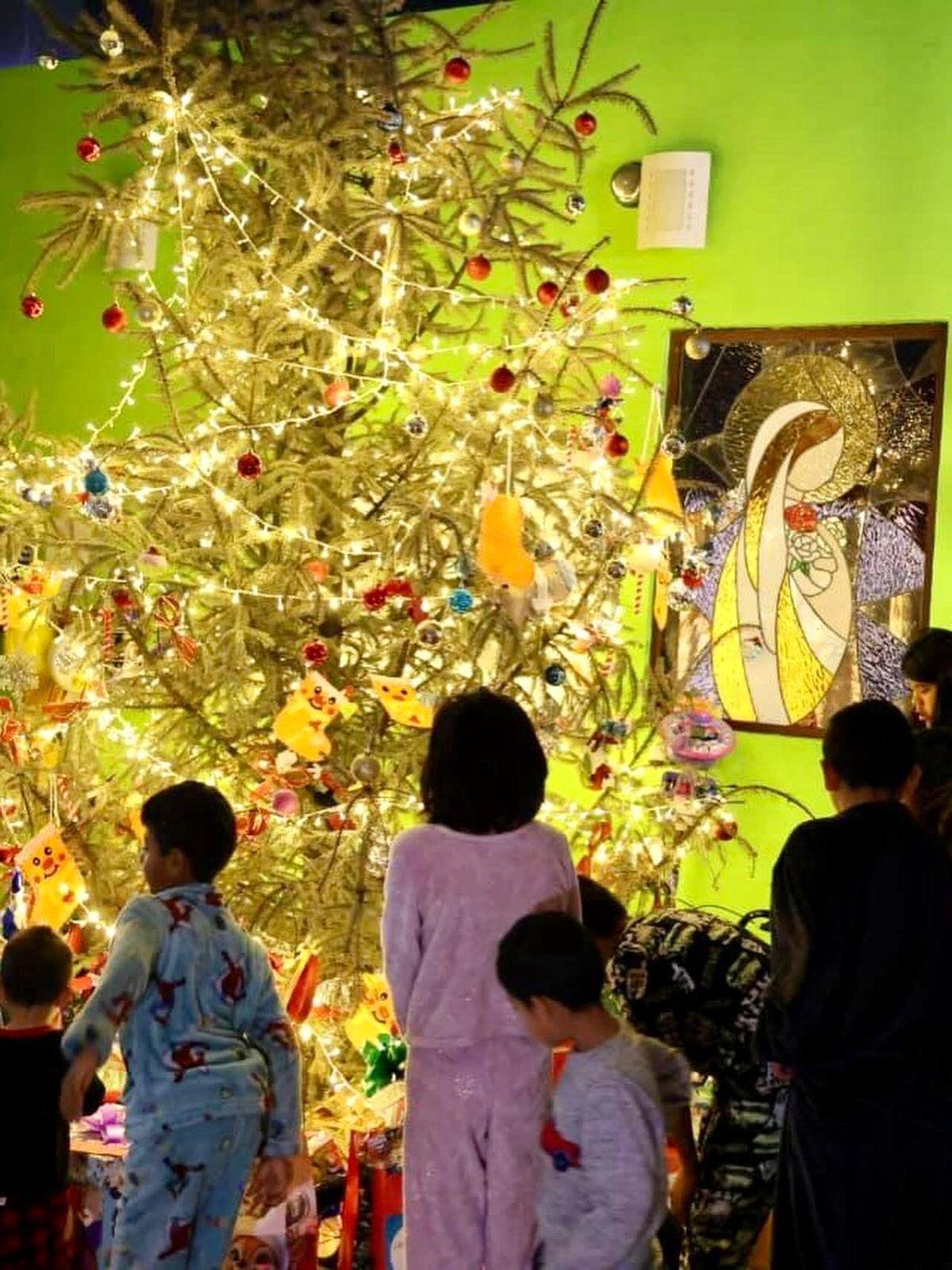 LLEVAN LOS REYES MAGOS JUGUETES Y ALEGRÍA AL ALBERGUE RENACER DE HUIXQUILUCAN