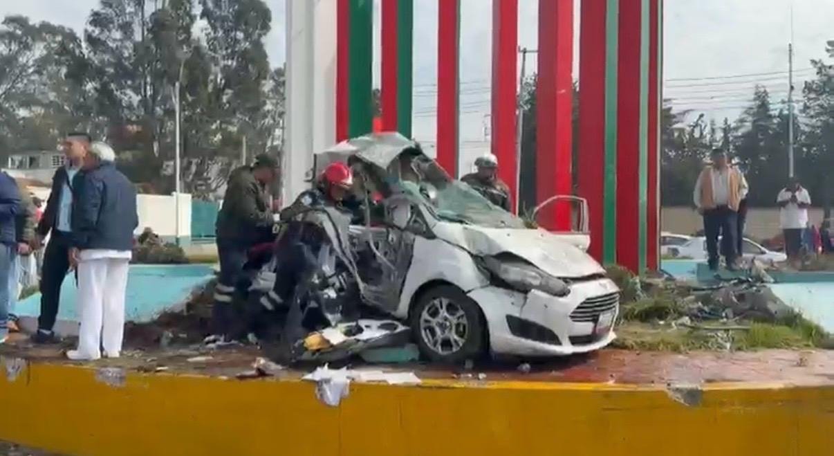 *En Almoloya de Juárez Revolvedora sin frenos causa accidente múltiple