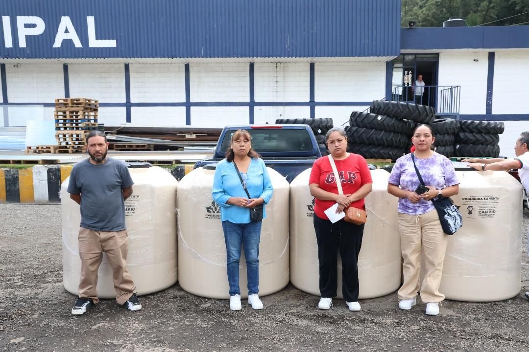 Continúa Huixquilucan con la entrega de tinacos