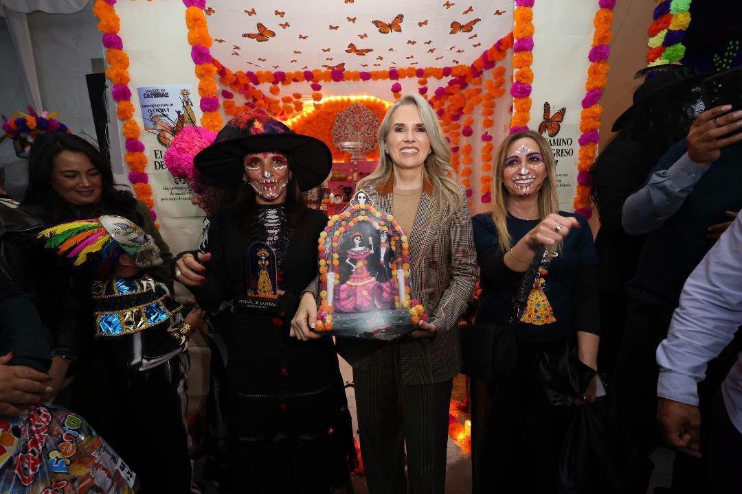 EXHIBE HUIXQUILUCAN EXPOSICIÓN MONUMENTAL DE ALTARES POR EL DÍA DE MUERTOS